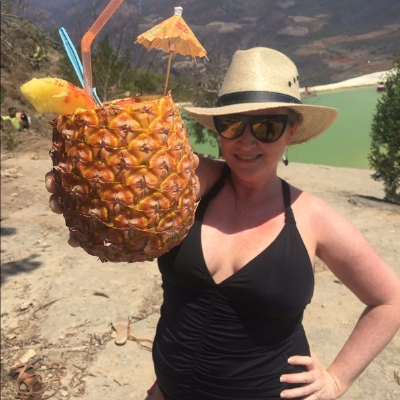 Meet your Posher, Liz. - Picture 4 of 8